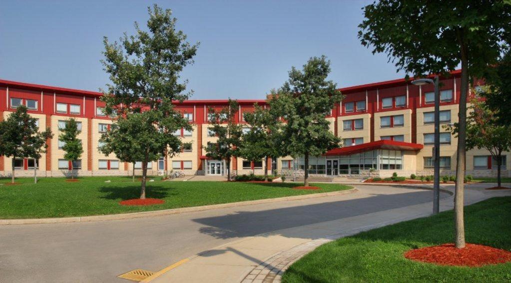 Residence & Conference Centre - Оуквил Екстериор снимка