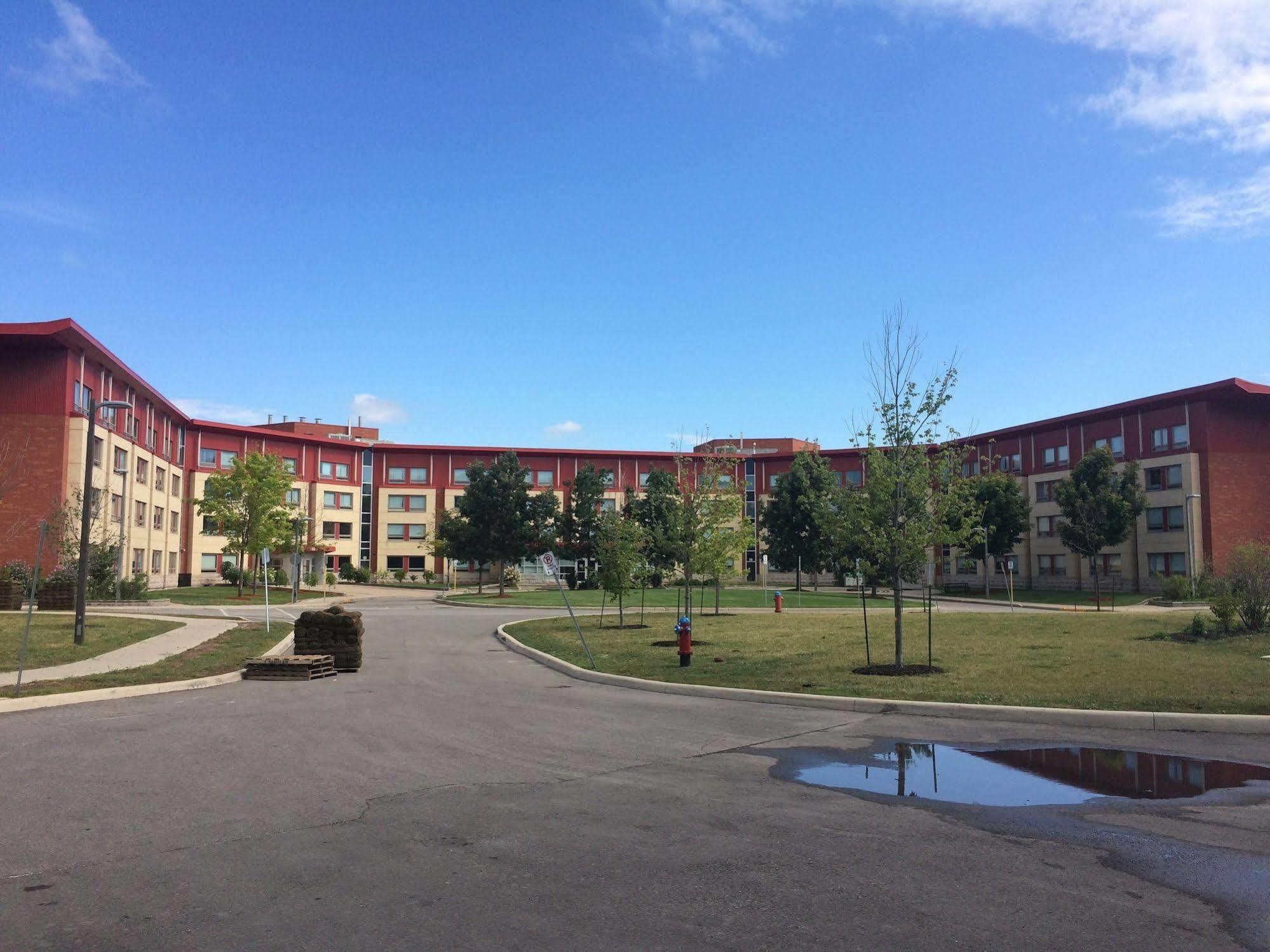 Residence & Conference Centre - Оуквил Екстериор снимка